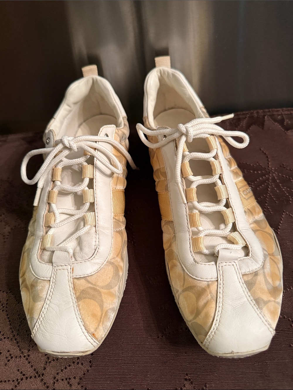 💚Coach Beige and White Signature Lace-Up Sneakers